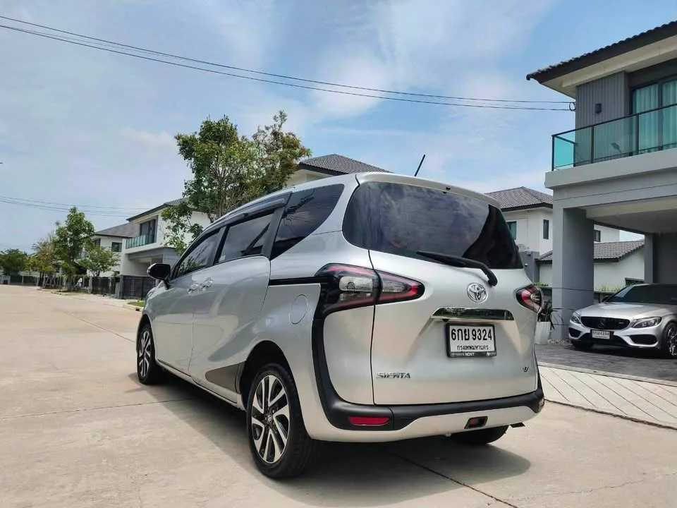 2017 Toyota Sienta II 2
