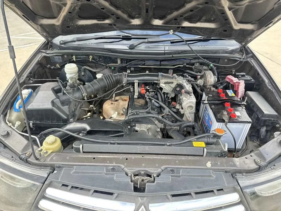 2014 Mitsubishi Triton IV 2