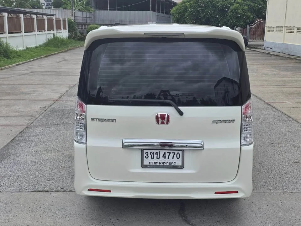 2013 Honda Stepwgn IV 2