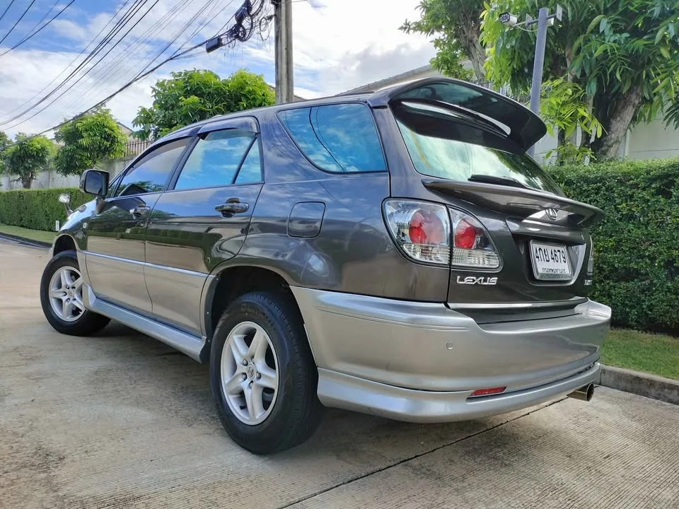 2002 Toyota Harrier I 3