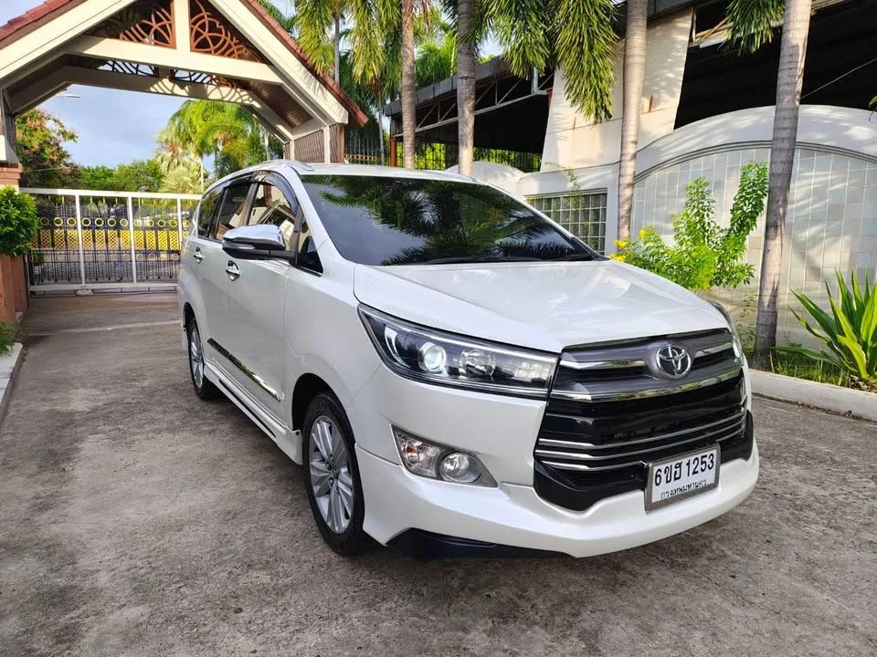 2017 Toyota Innova II 2