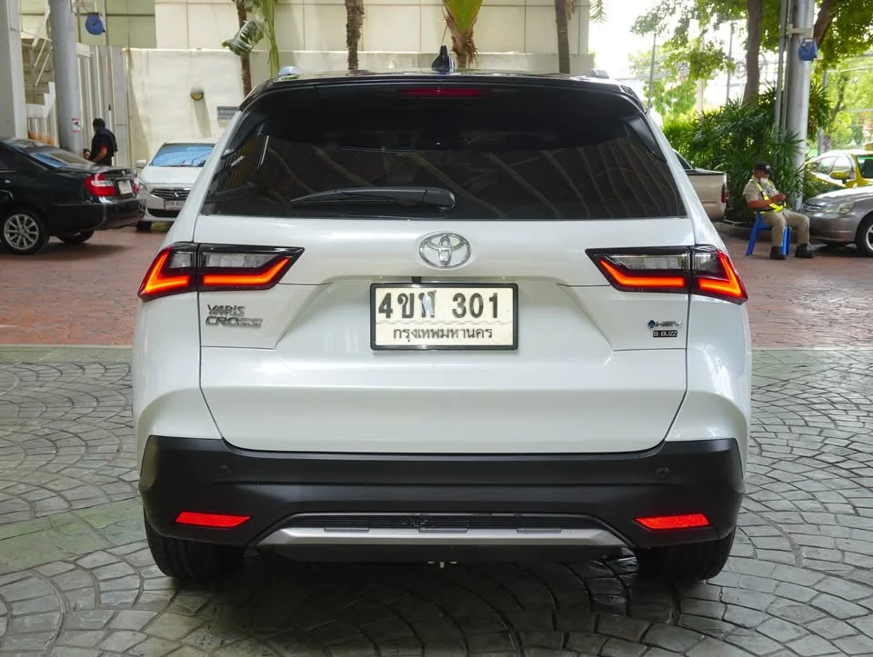 2023 Toyota Yaris Cross AC200 3