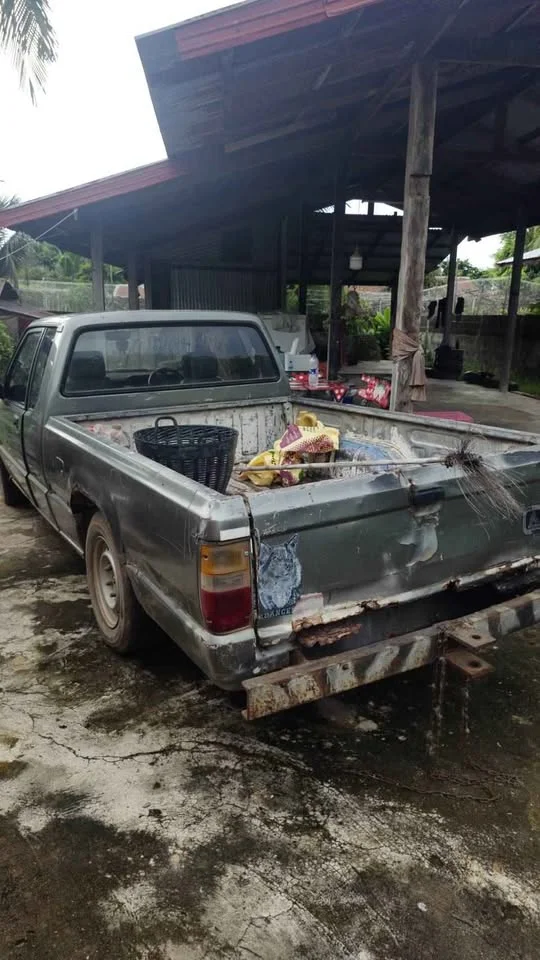 1997 Mitsubishi Triton II 2
