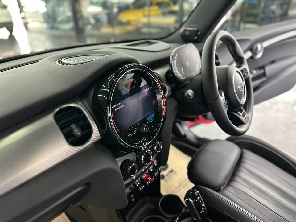 2022 Mini Hatch  III 3