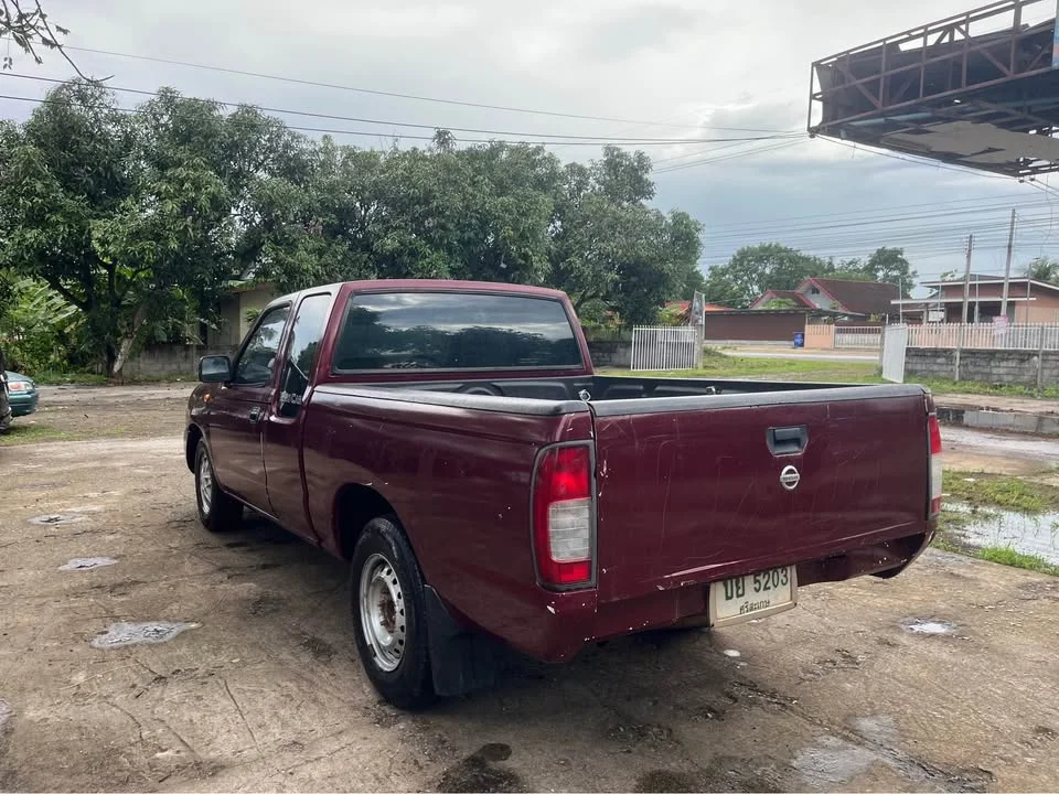 2000 Nissan Frontier I 2