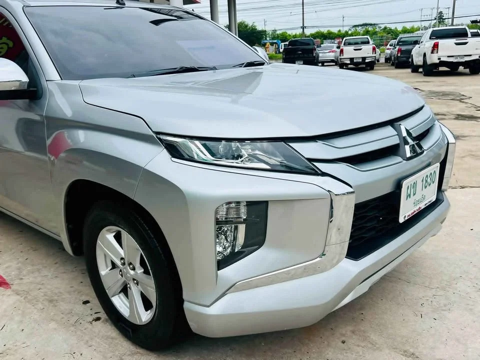 2022 Mitsubishi Triton V 3