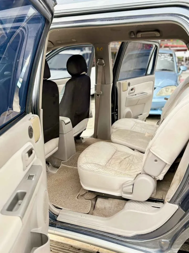 2005 Isuzu MU-7 3