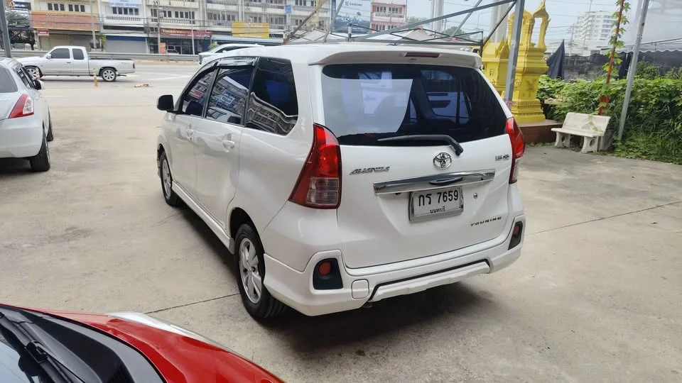 2013 Toyota Avanza II 2