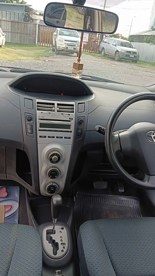 2009 Toyota Yaris II 2
