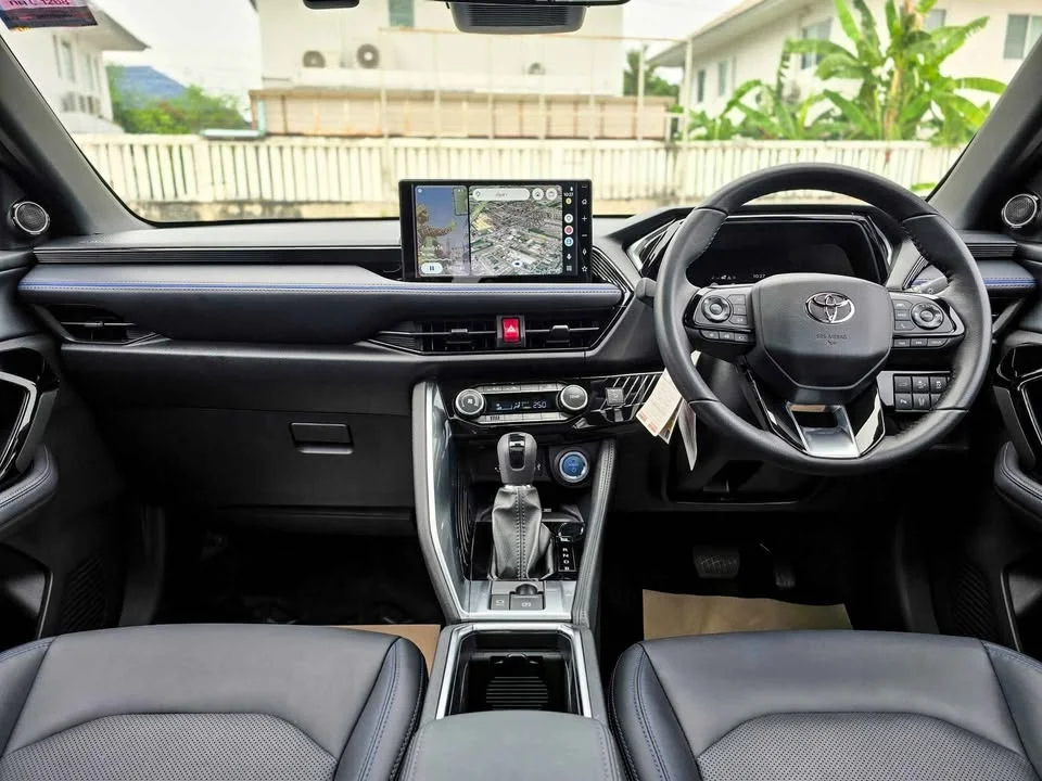 2023 Toyota Yaris Cross AC200 3