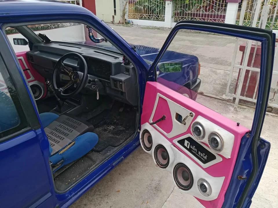 1995 Mitsubishi Triton II 2