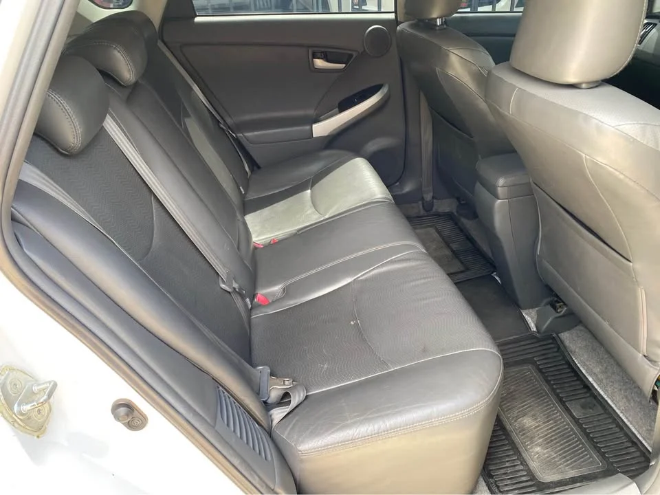 2011 Toyota Prius III 2
