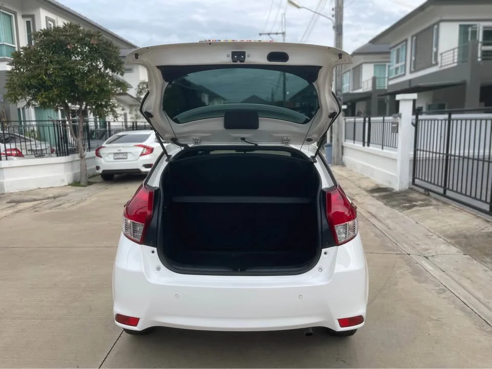 2015 Toyota Yaris III 2