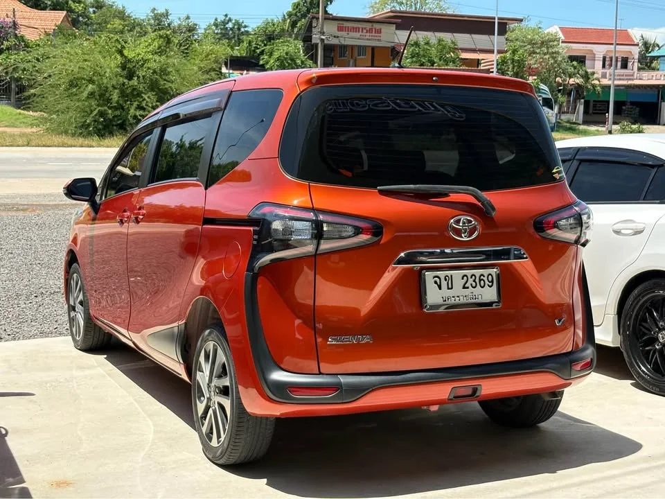 2016 Toyota Sienta II 2