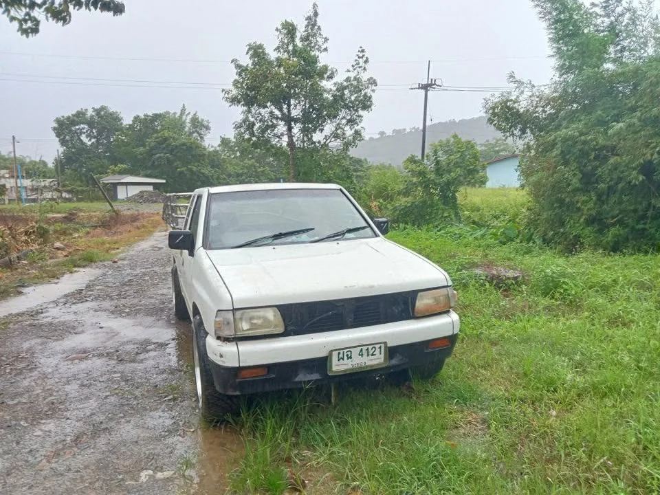 1990 Isuzu TFR III 3