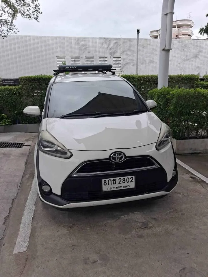 2018 Toyota Sienta II 2
