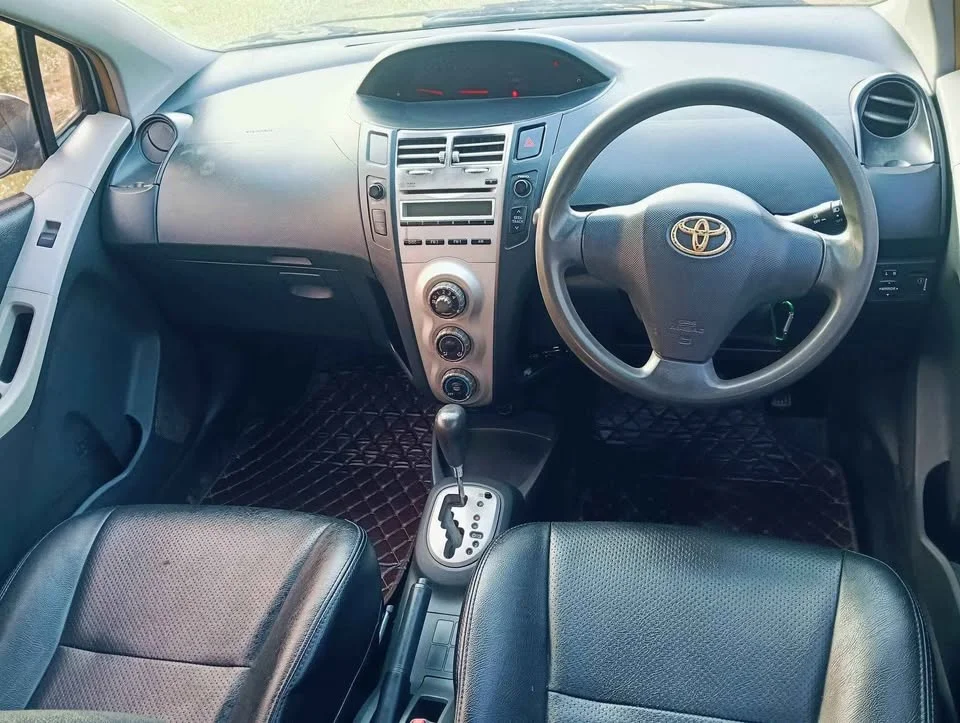 2006 Toyota Yaris II 2