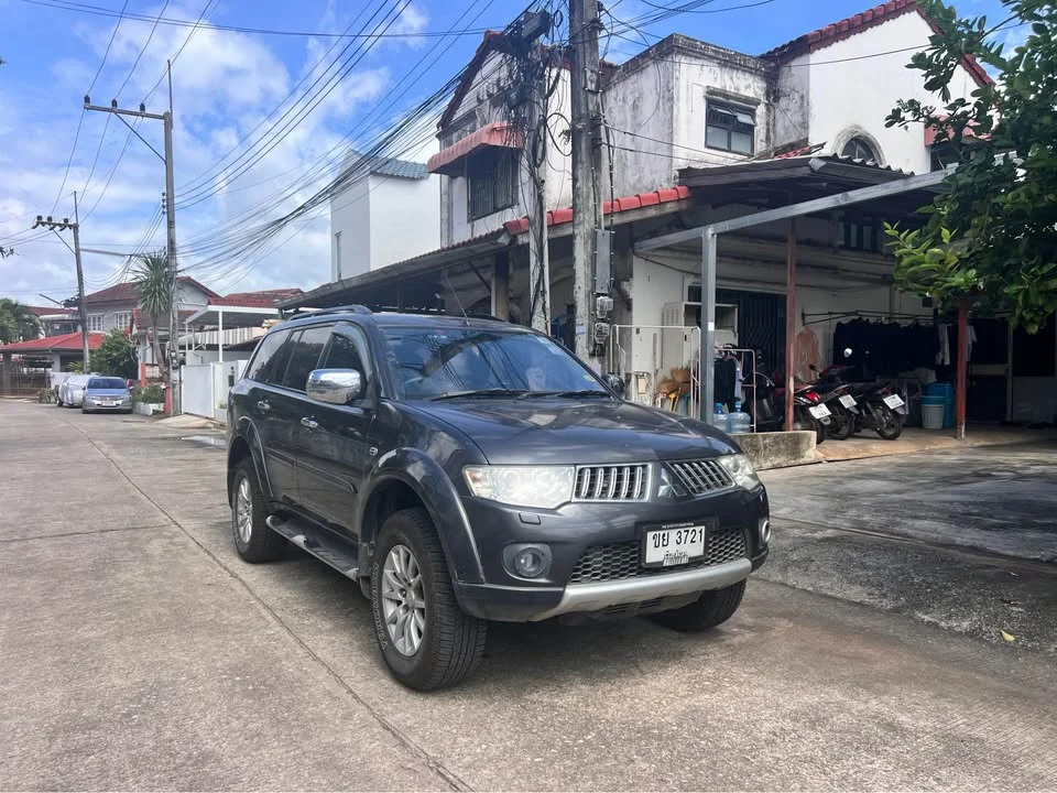 2013 Mitsubishi Pajero Sport II 2