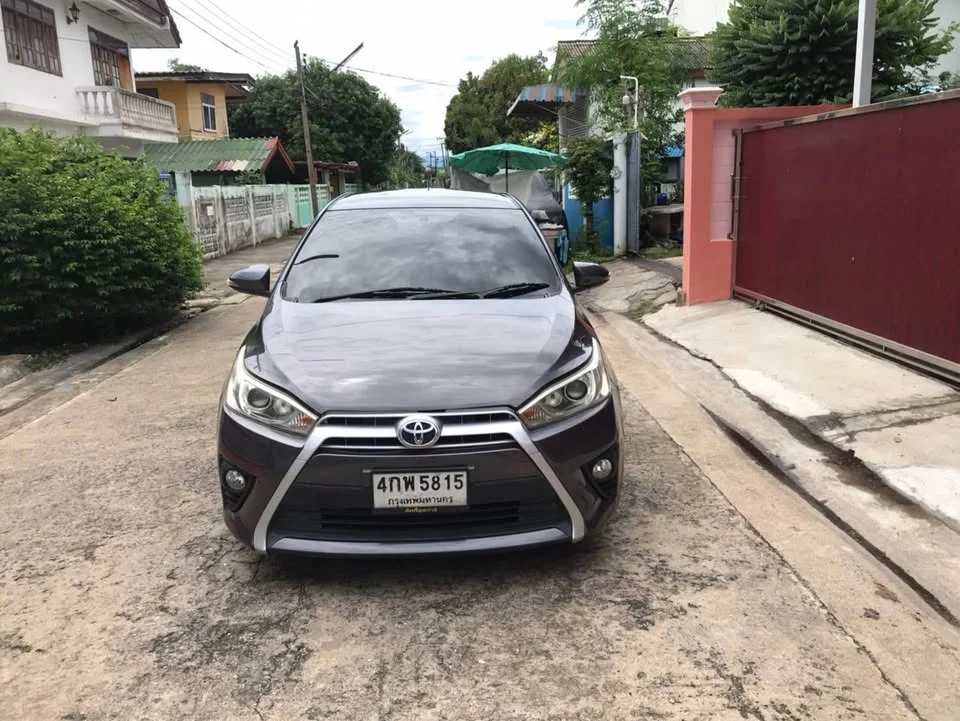 2015 Toyota Yaris III 2