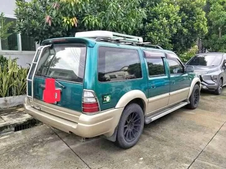 2000 Isuzu TR Grand Adventure I 3
