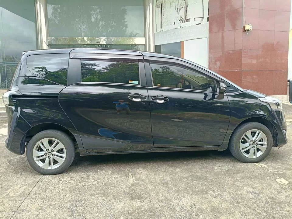 2019 Toyota Sienta II 2