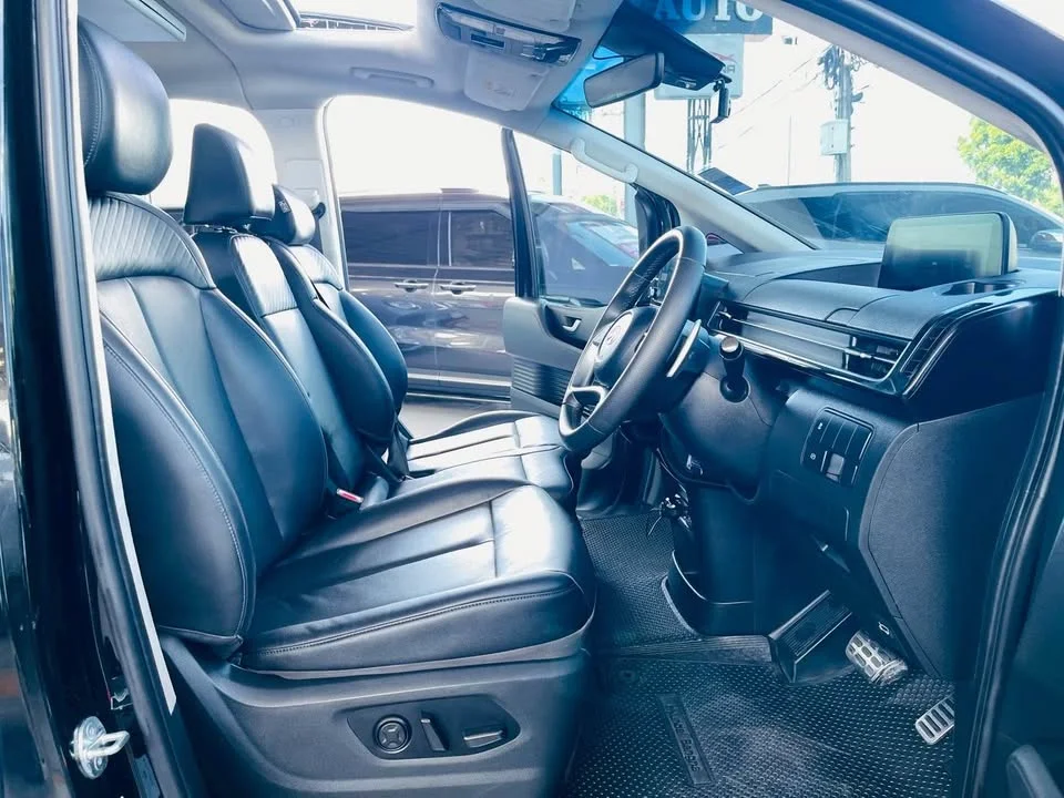 2023 Hyundai Staria US4 3