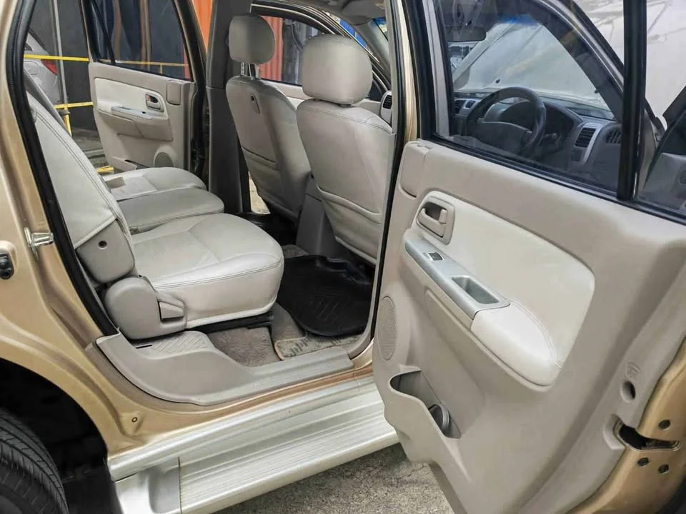 2005 Isuzu MU-7 3