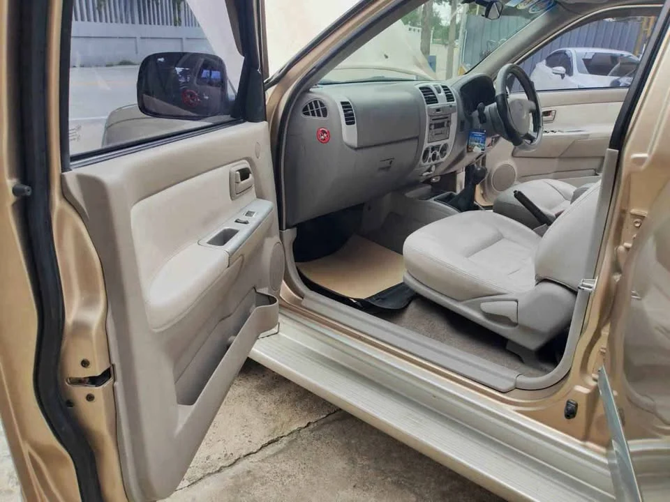 2005 Isuzu MU-7 2