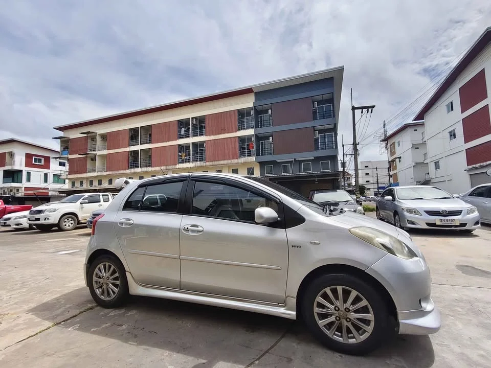 2006 Toyota Yaris II 2