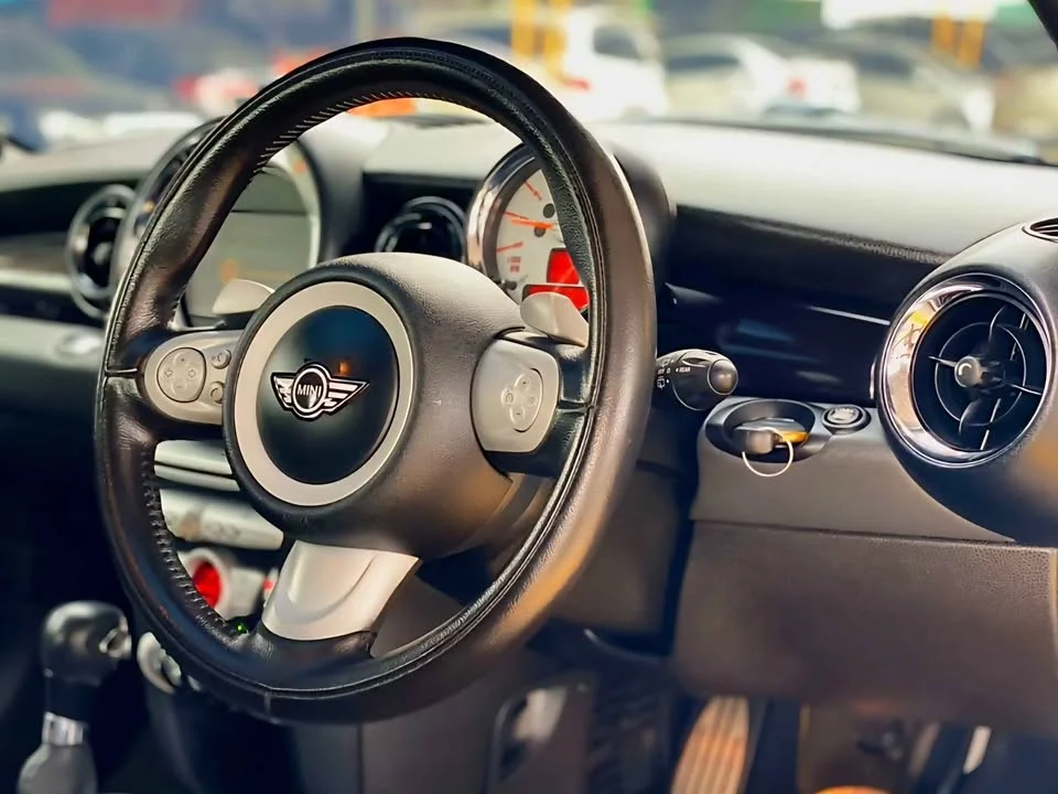 2009 Mini Hatch  III 2