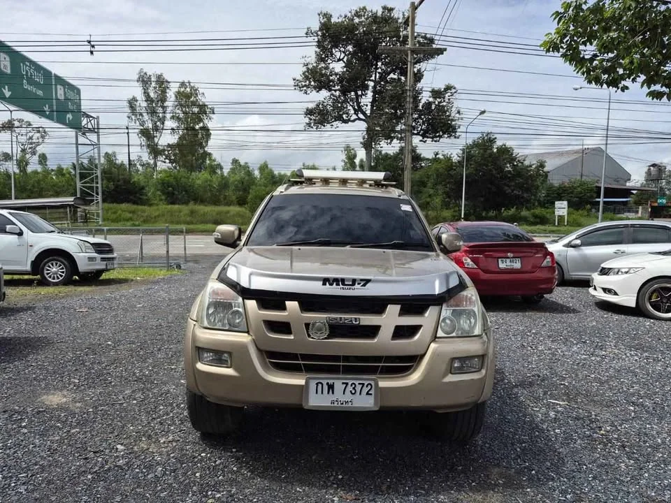 2004 Isuzu MU-7 3