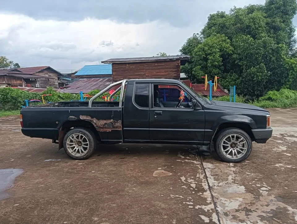 1995 Mitsubishi Triton II 3