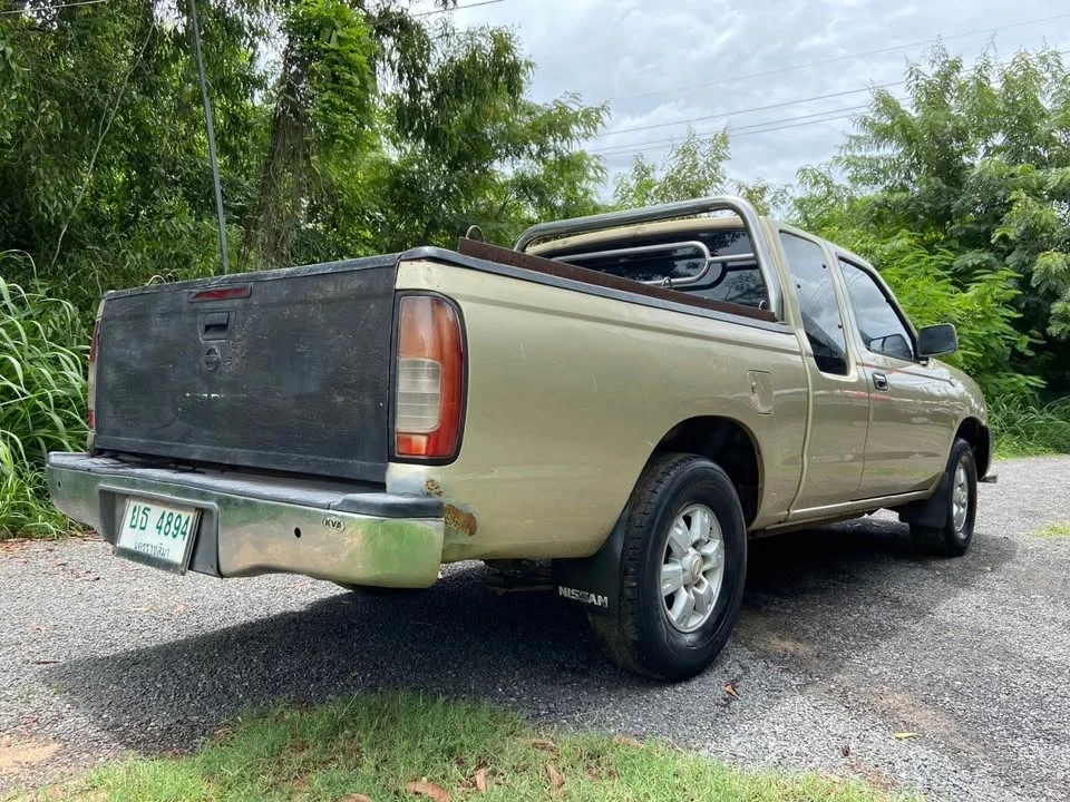 2004 Nissan Frontier I 2