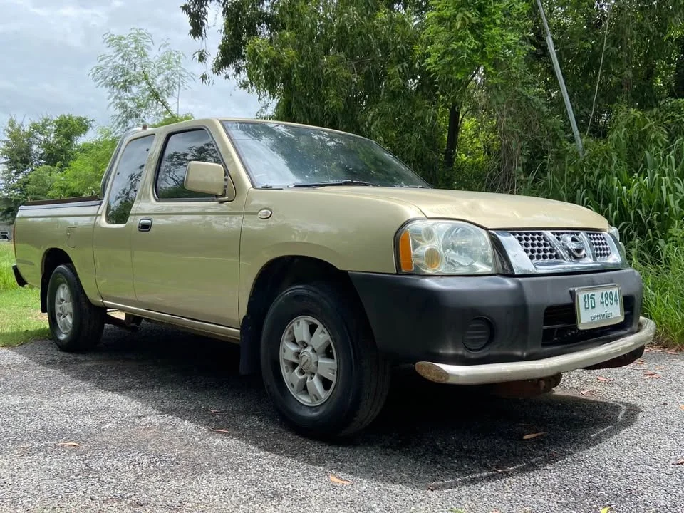 2004 Nissan Frontier I 3