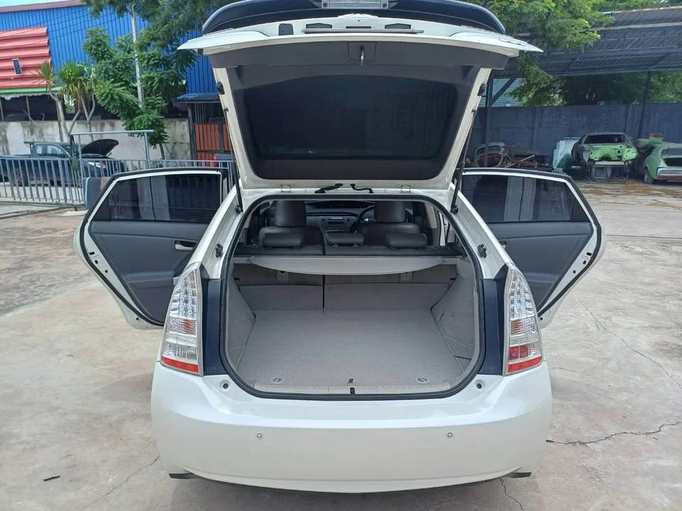 2011 Toyota Prius III 2