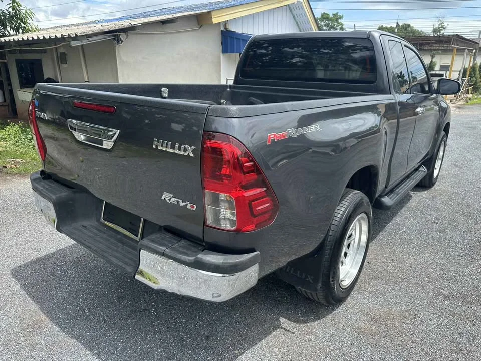2018 Toyota Hilux VIII 2