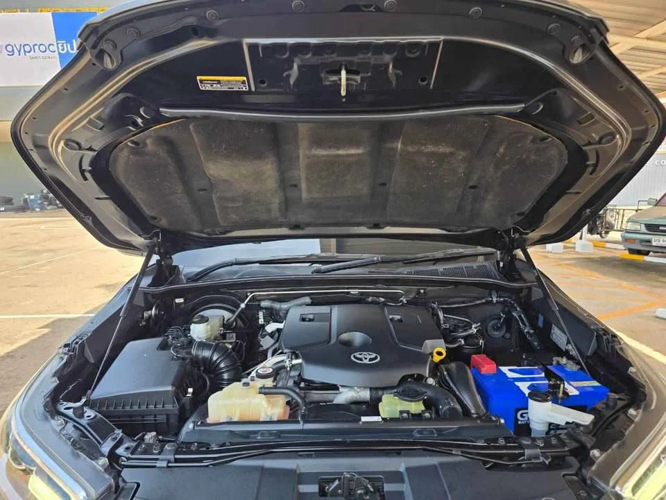 Toyota Hilux VIII 3