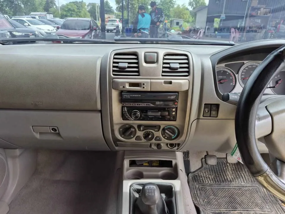2004 Isuzu MU-7 2