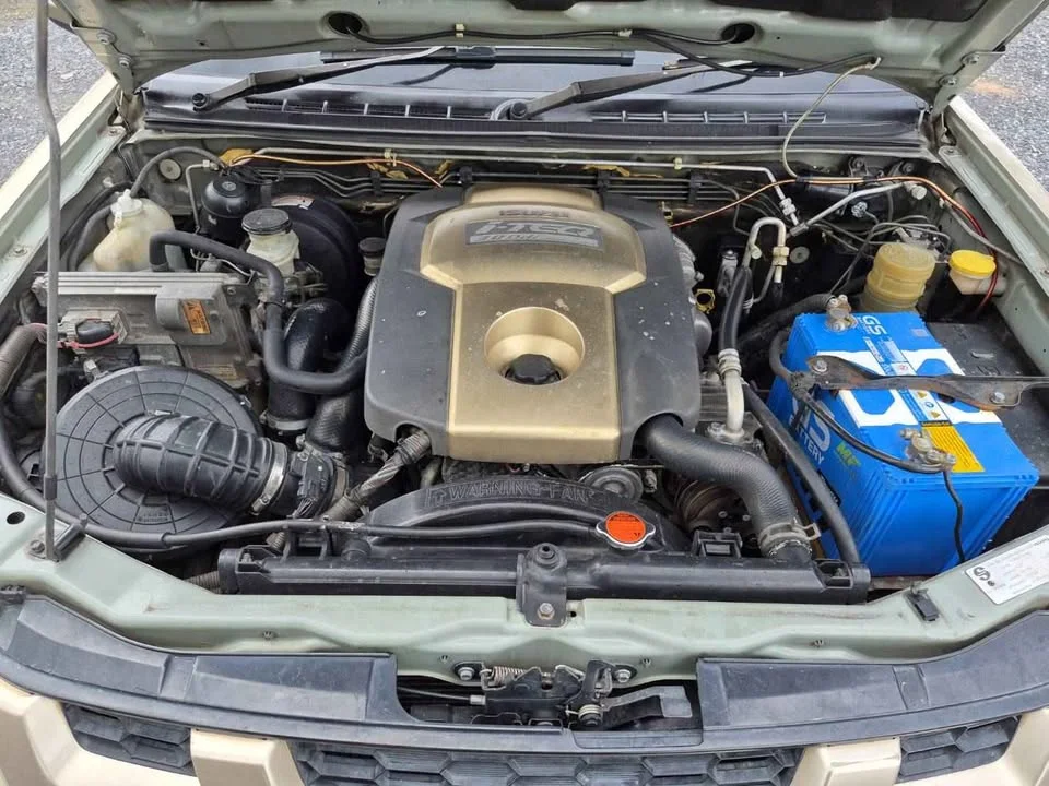 2004 Isuzu MU-7 3