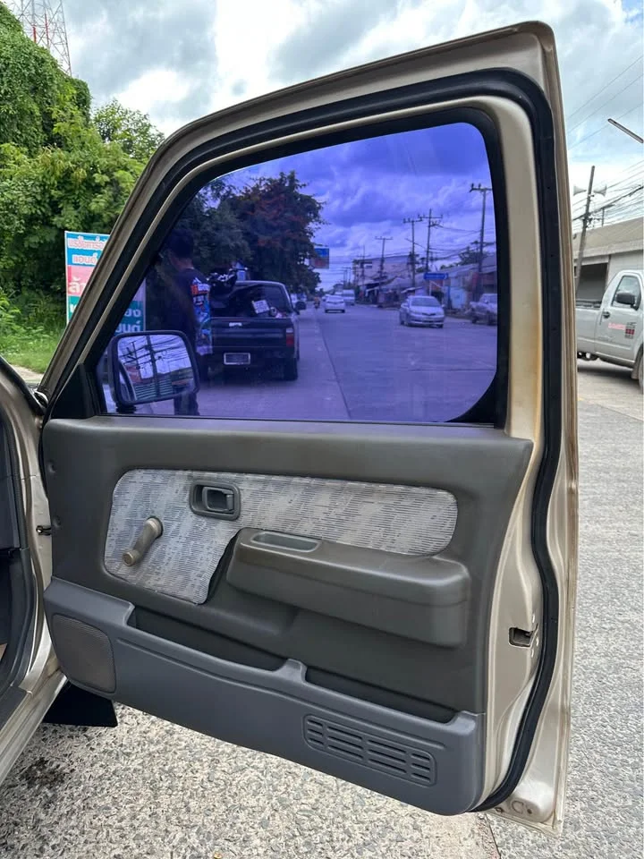 2002 Nissan Frontier I 3