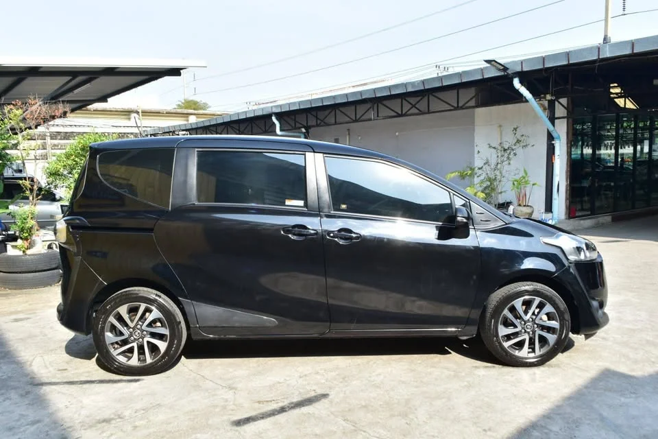 2018 Toyota Sienta II 3