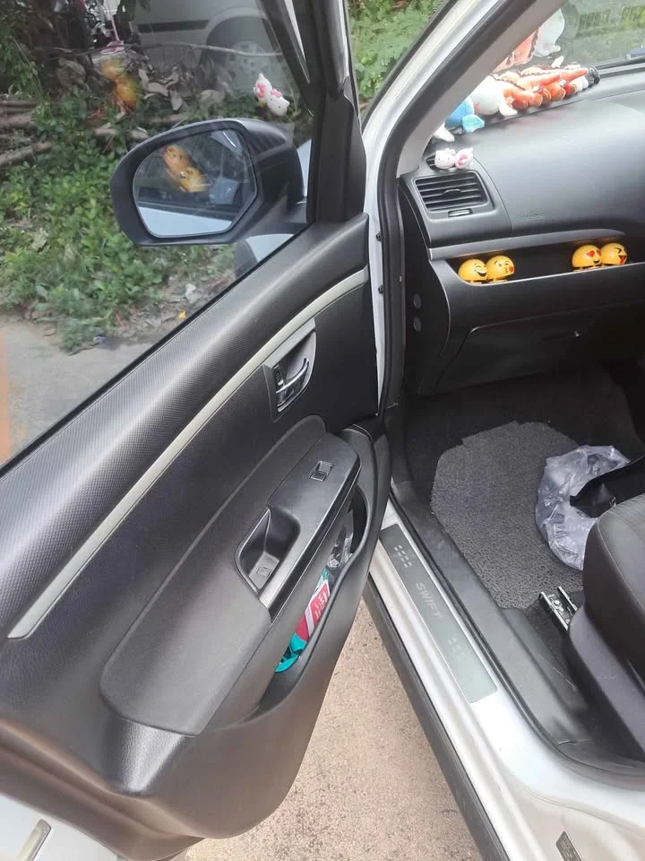 2013 Suzuki Swift II 2