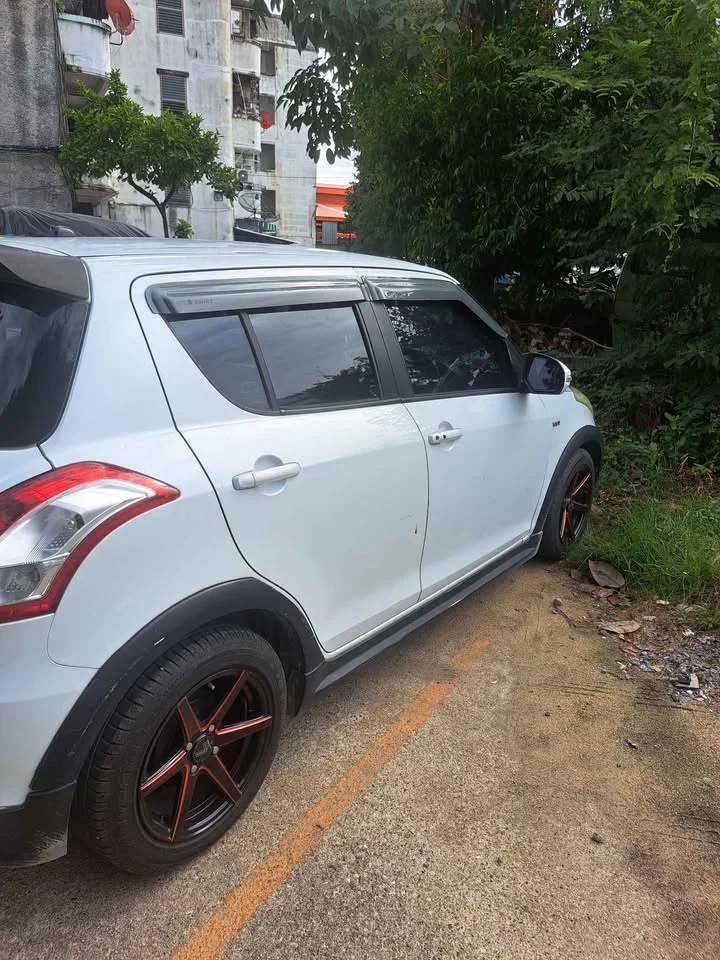 2013 Suzuki Swift II 3