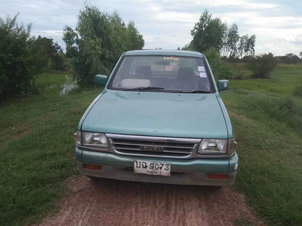 1990 Isuzu TFR III 2