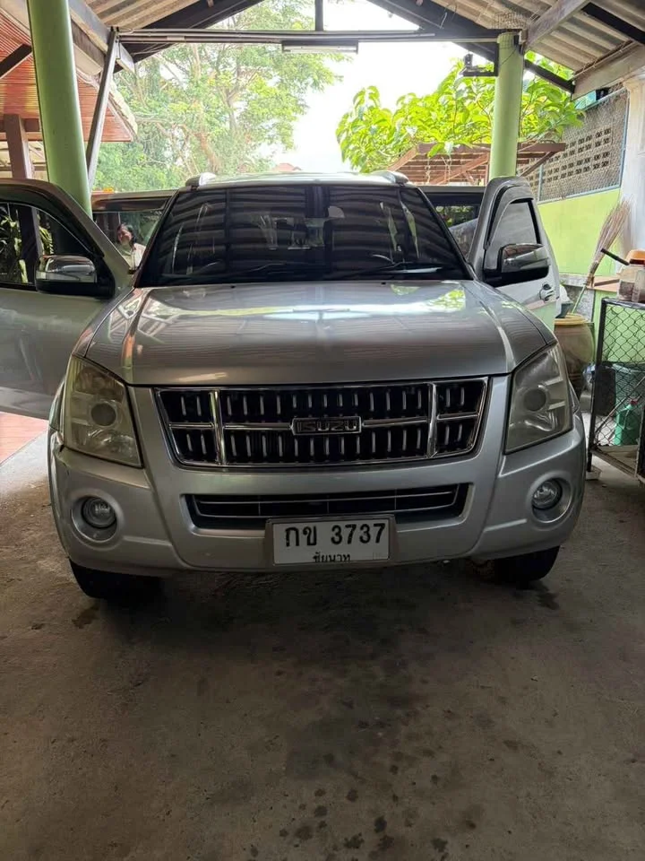 2009 Isuzu MU-7 3