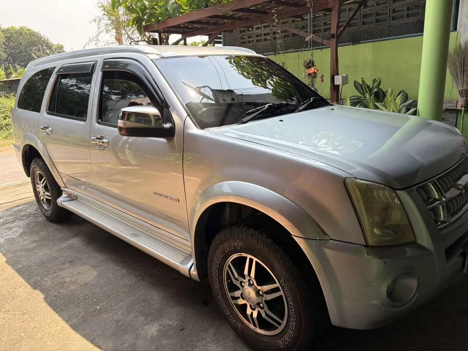 2009 Isuzu MU-7 2