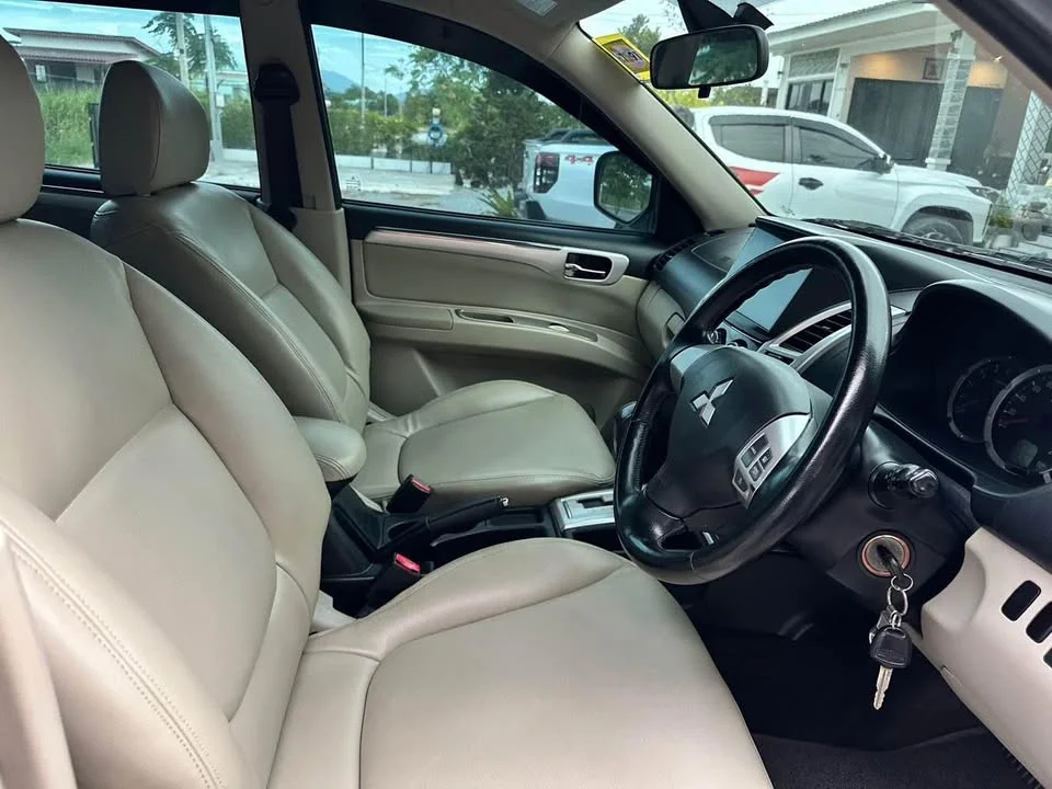 2011 Mitsubishi Pajero Sport II 2