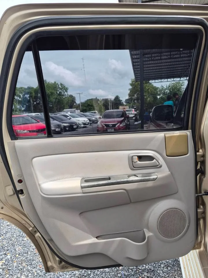 2004 Isuzu MU-7 3