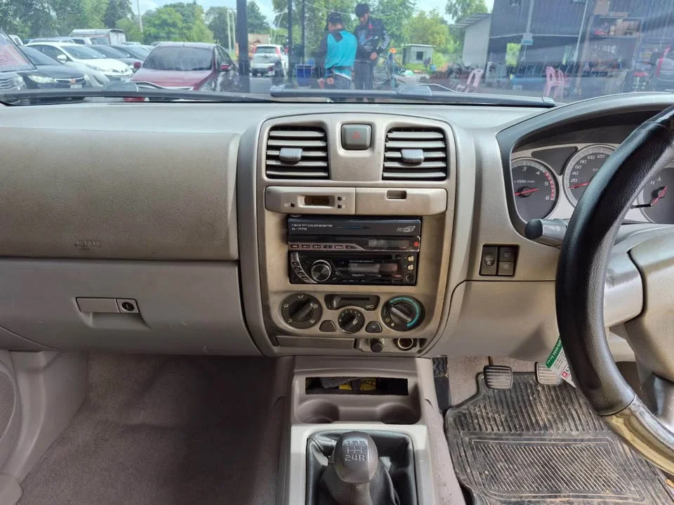 2004 Isuzu MU-7 2