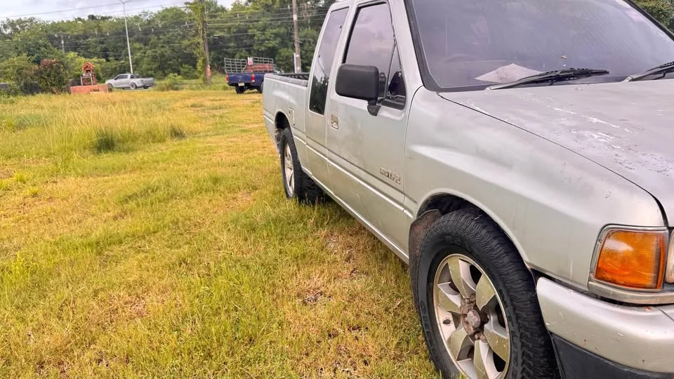 1990 Isuzu TFR III 2